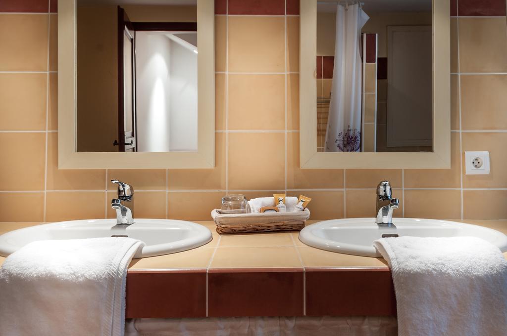 Le Clos Des Canebiers Bed & Breakfast Grasse Room photo
